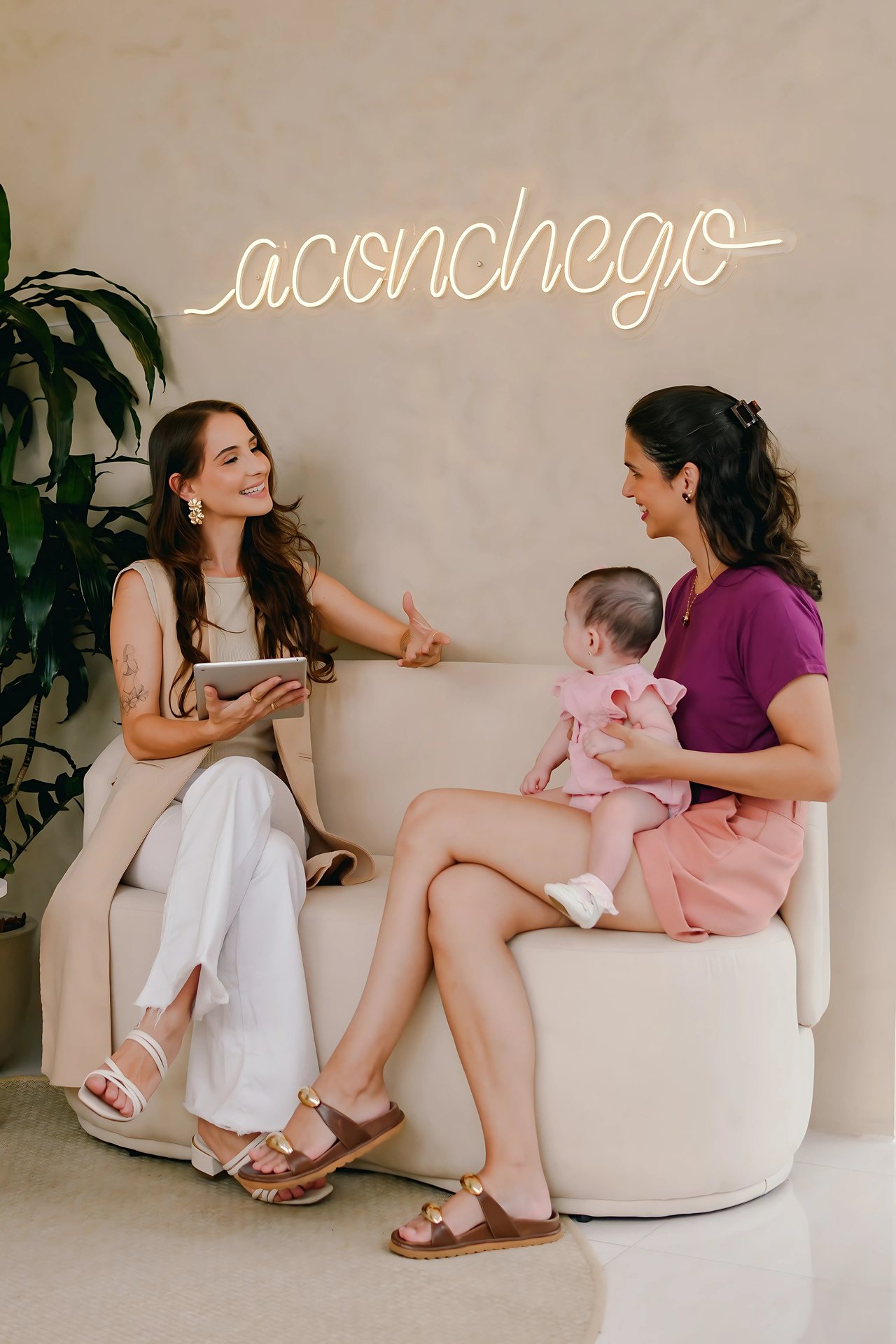 Mavi Bottega atendendo uma família
